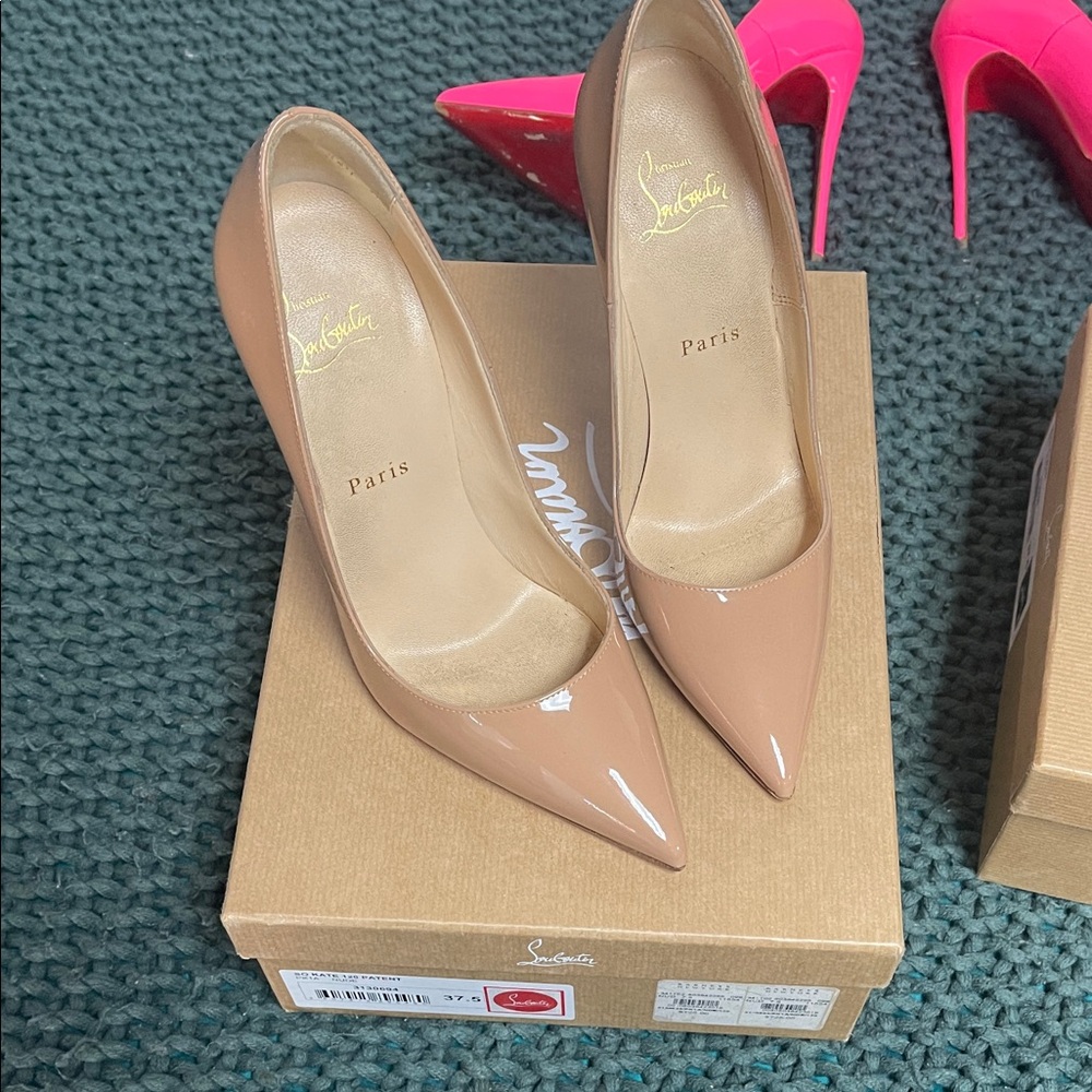 Christian Louboutin Beige Patent Leather Heels so Kate 37.5  120 patent